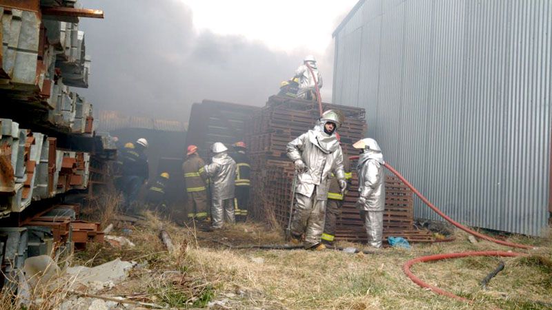 Tensión y temor causó un incendio en Río Grande