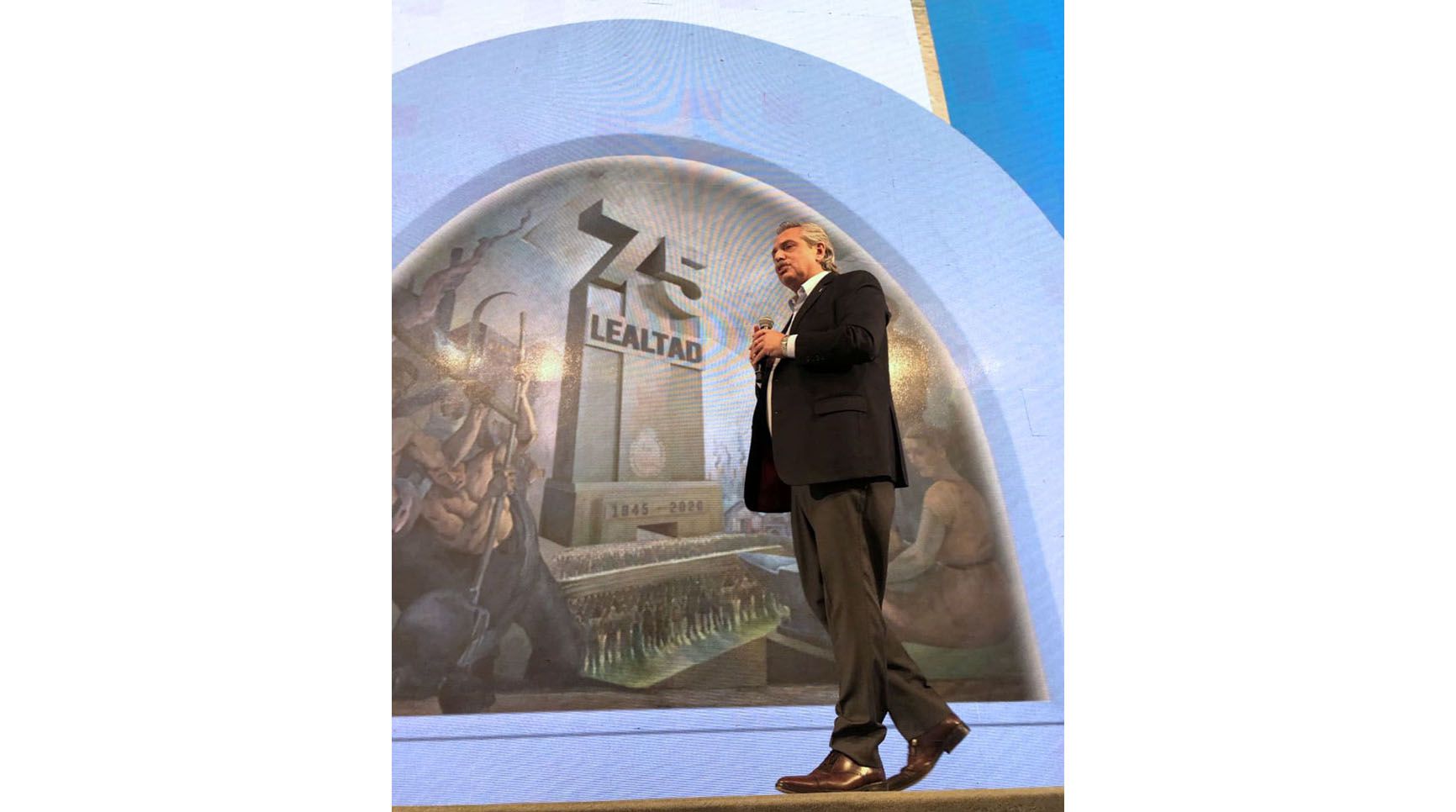 FERNÁNDEZ ENCABEZÓ EL ACTO POR EL "DÍA DE LA LEALTAD": "MENOS MAL QUE LE TOCÓ AL PERONISMO GOBERNAR EN ESTE MOMENTO"