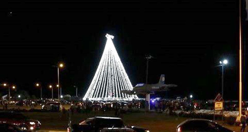 El tradicional árbol de navidad se enciende el lunes