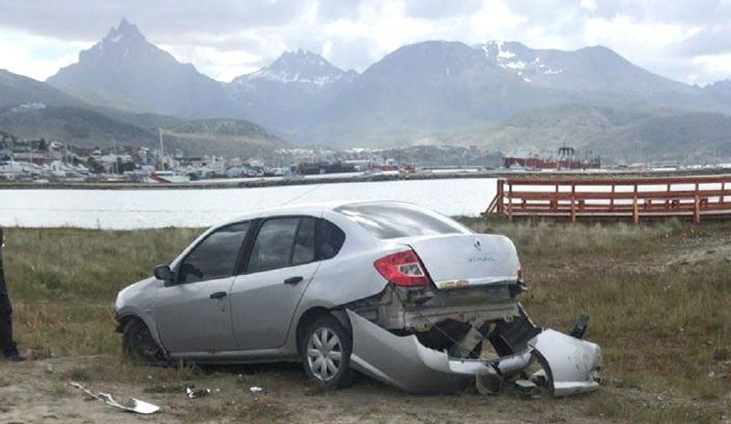 Se despistó y le secuestraron el auto