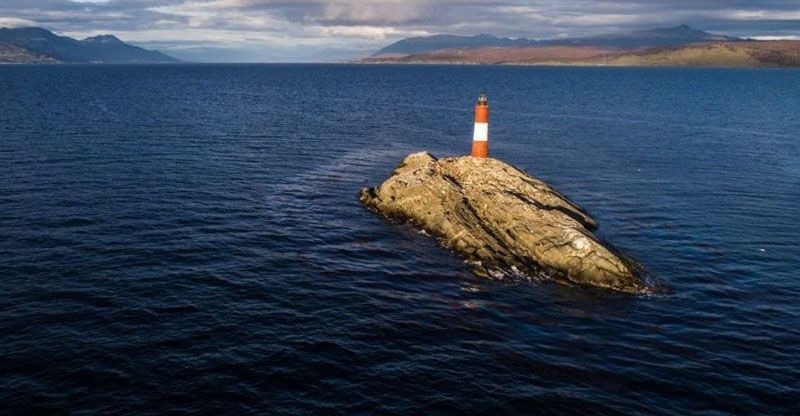 Cumple 100 años el Faro Les Éclaireurs