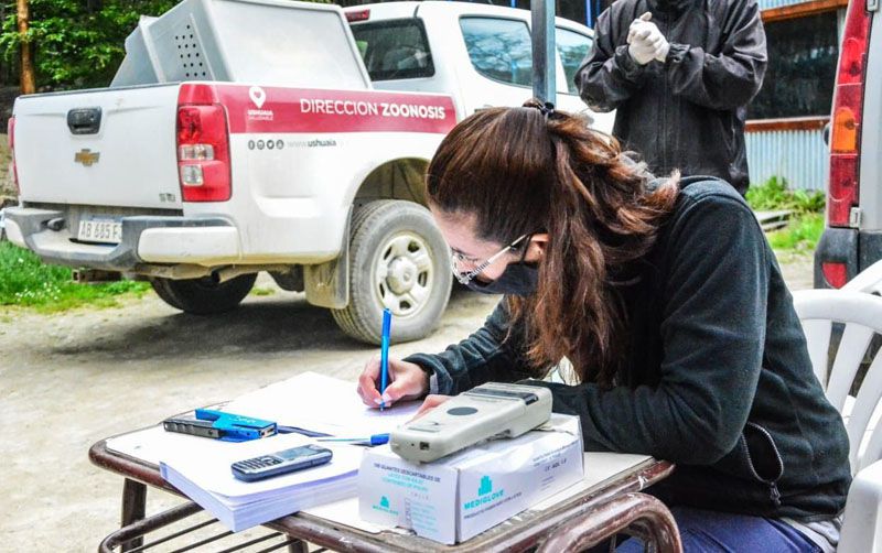 “Zoonosis más Cerca” estuvo en el Dos Banderas y vuelve al Paseo de las Rosas