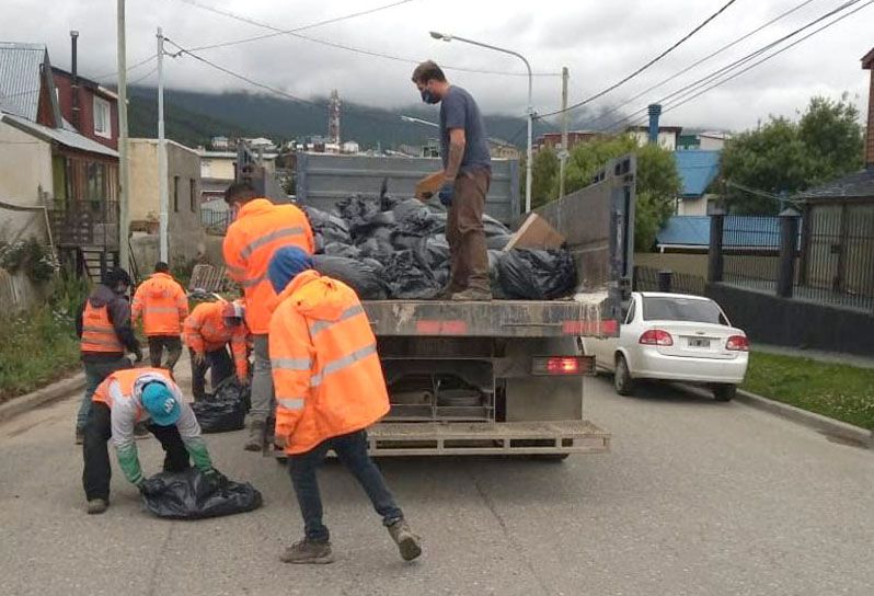 Retiro de residuos voluminosos y limpieza en barrio Malvinas