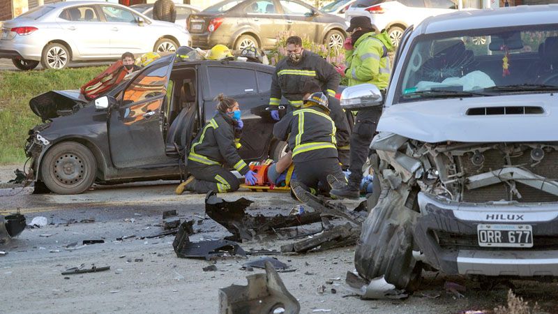 Dos personas heridas en fuerte choque frontal