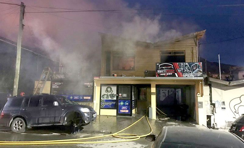 Incendio afectó a dos viviendas contiguas