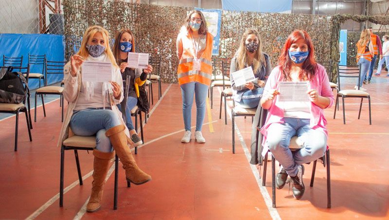 Gobierno aplicó la vacuna contra el COVID-19 a personal de la sanidad del municipio 