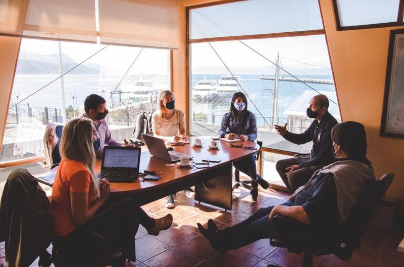 Coordinan trabajos para poner en valor senderos urbanos y agrestes de Ushuaia 