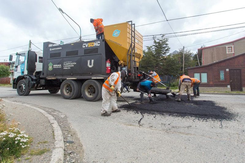 Realizan reparaciones en calle Storni