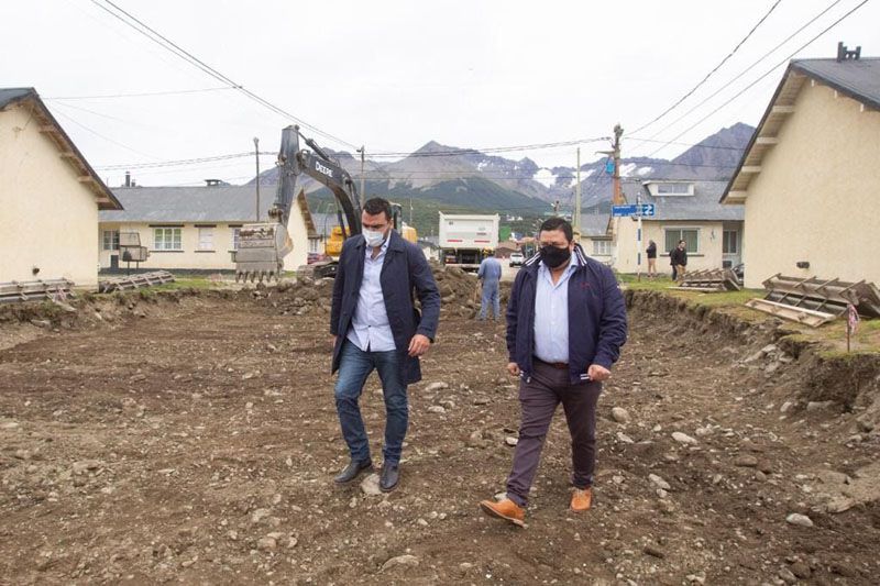 Avanzan los trabajos en la calle principal del barrio Brown