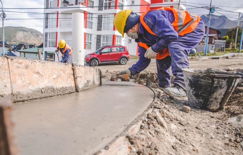 Hormigonan bocacalles y cordones de calle Formosa 
