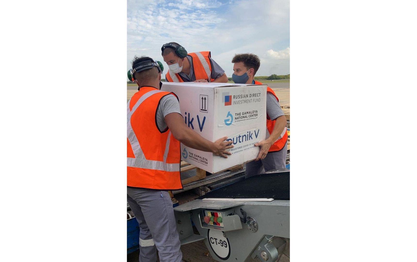 ARRIBÓ AL PAÍS UN AVIÓN DE AEROLÍNEAS ARGENTINAS CON 500.000 DOSIS DE LA SPUTNIK V