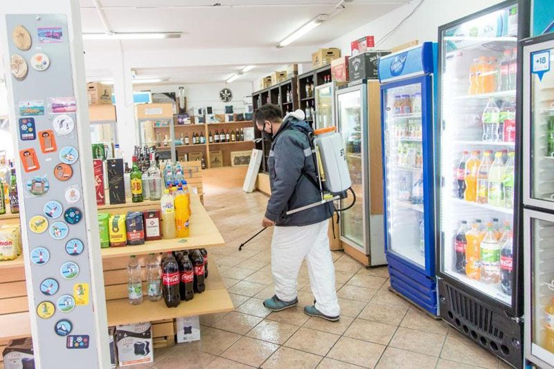 Personal municipal desinfectó taxis, remises y comercios en Ushuaia 