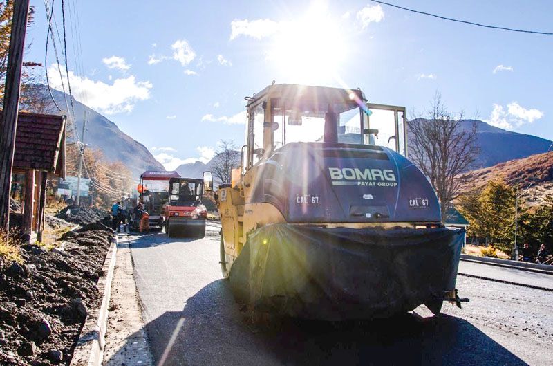 Pavimentaron otros 220 metros de la calle de ingreso a Andorra