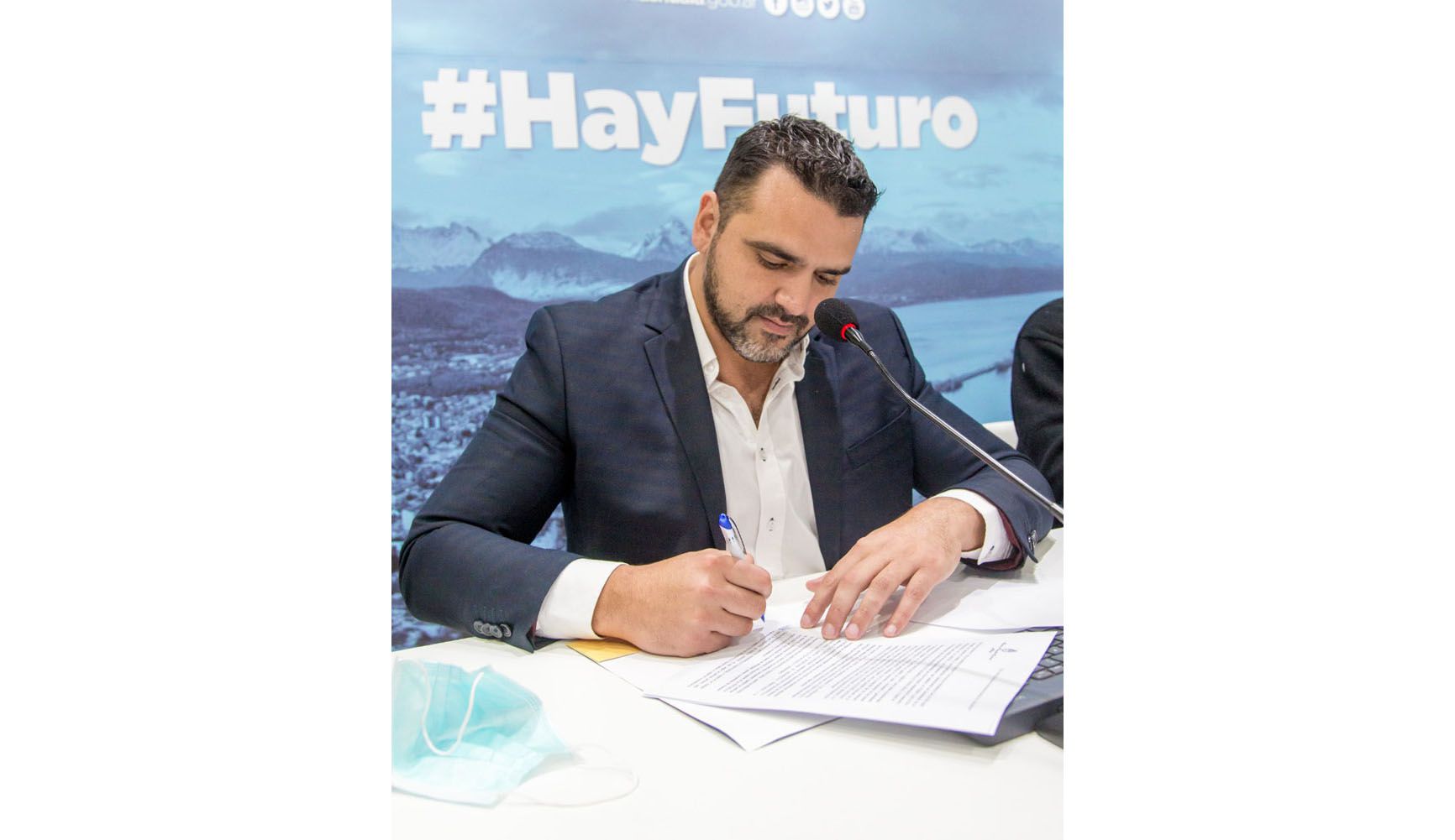 Vuoto firmó convenios por 293 millones de pesos