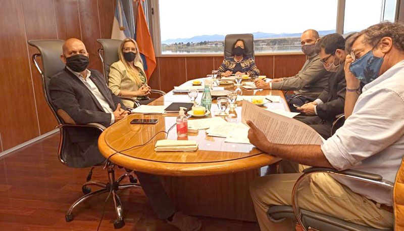 Intiman a dos postulantes a regularizar inscripción