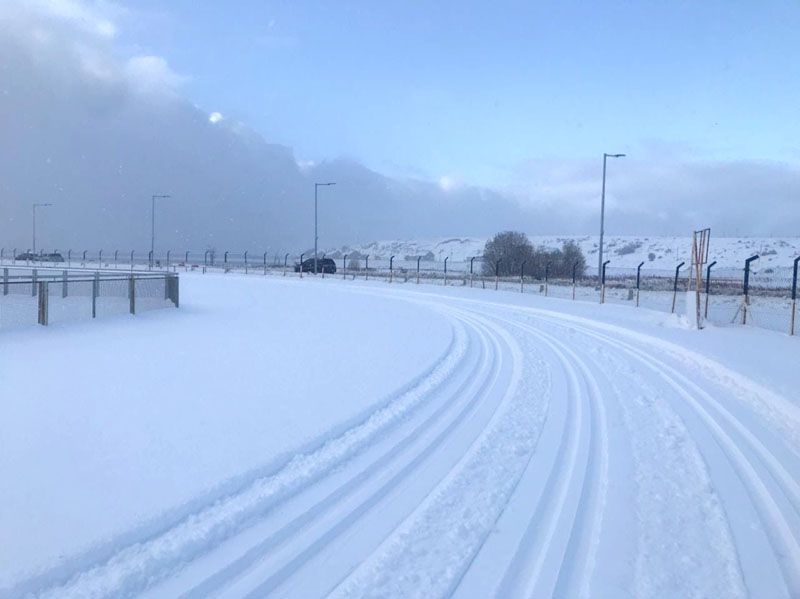 Habilitaron la pista de atletismo para esquí de fondo