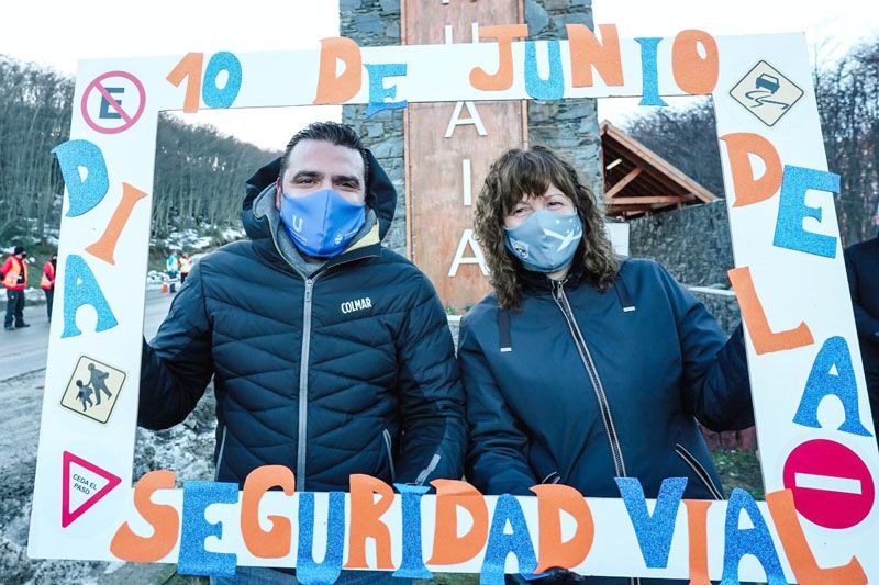 Nada más seguro que conducir mirando para el mismo lado