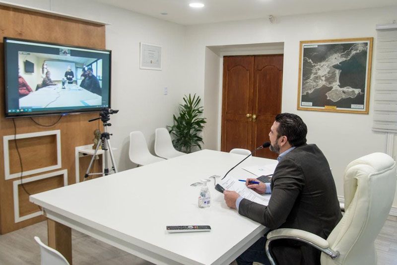 Vuoto encabezó entrega de títulos de propiedad