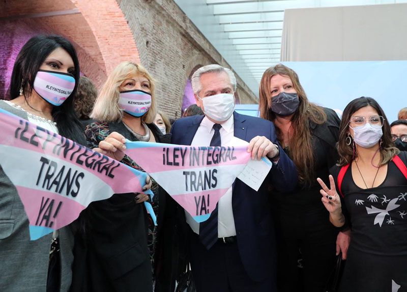 Alberto Fernández promulgó la Ley de promoción del acceso al empleo formal para personas travestis, transexuales y transgénero