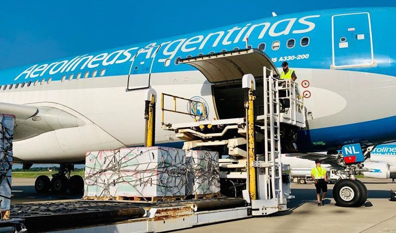 El presidente Fernández agradeció a su par de Estados Unidos por la donación de 3.5 millones de vacunas