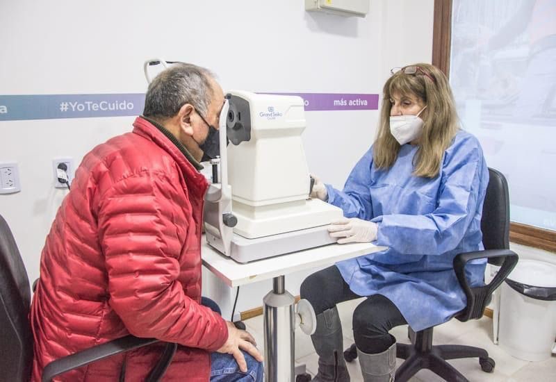  Salud municipal brinda atención oftalmológica a adultos y niños 