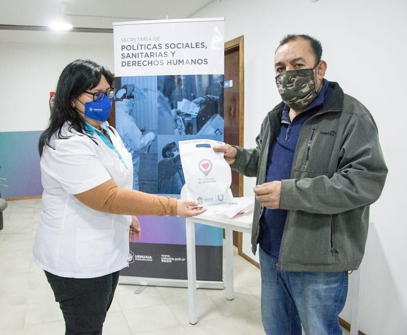 El Municipio de Ushuaia entregó anteojos a vecinos de la ciudad