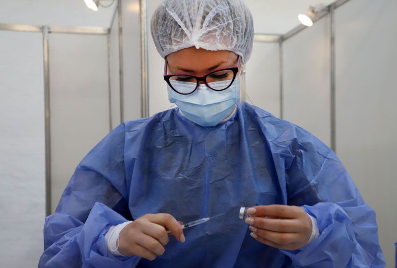 El 65,5% de la población mayor de 18 años ya recibió una dosis de la vacuna