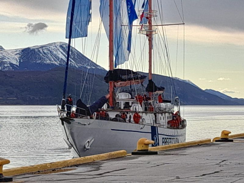 El motovelero “Dr. Bernardo Houssay” arribó al puerto de Ushuaia