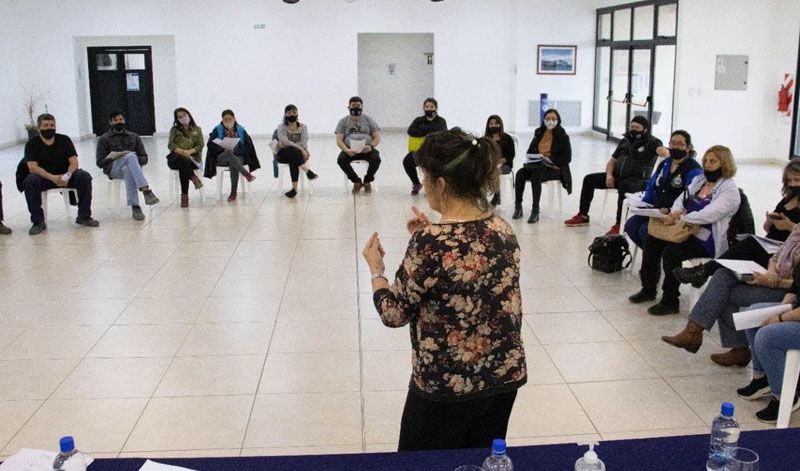 Comenzó un taller de lengua de señas para trabajadores de distintos ámbitos