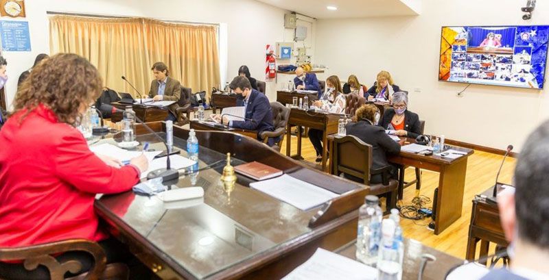  Es obligatorio el uso de barbijos transparentes