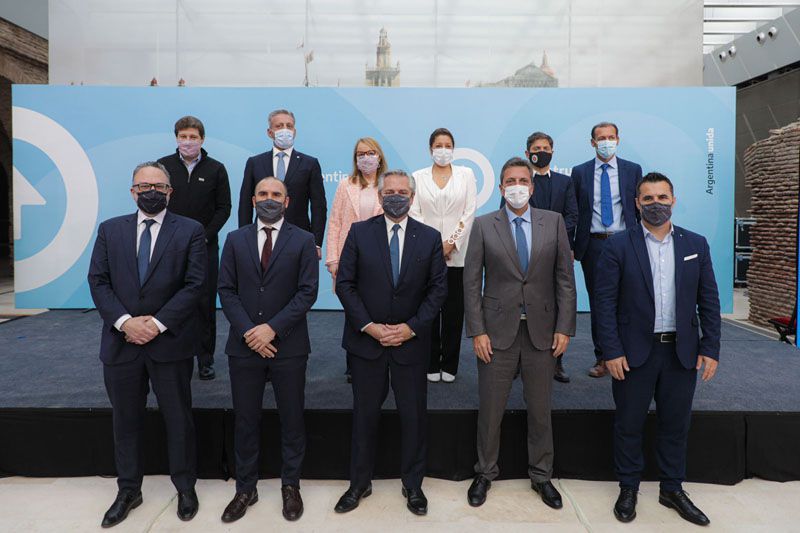 Melella junto al Presidente en la presentación de Ley de Hidrocarburos