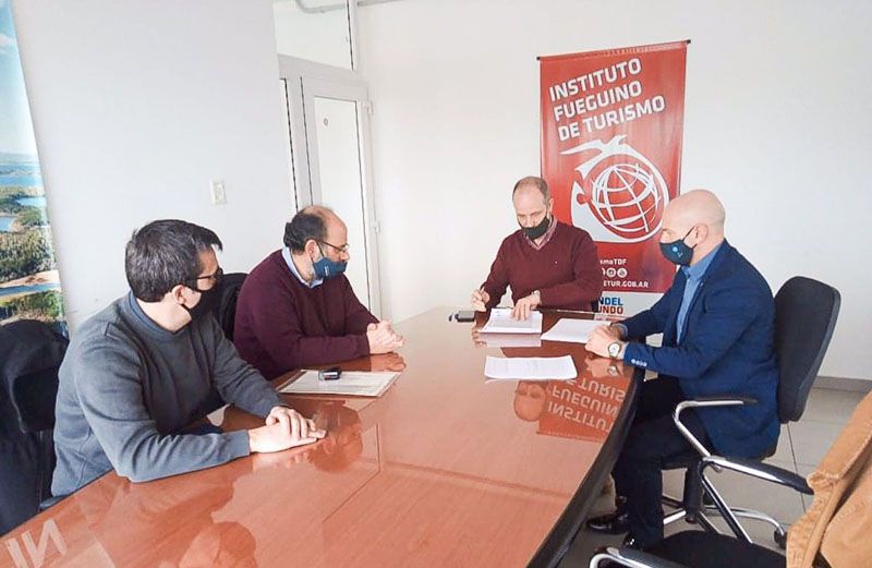 INFUETUR y Albatros S.A. firmaron el contrato de concesión