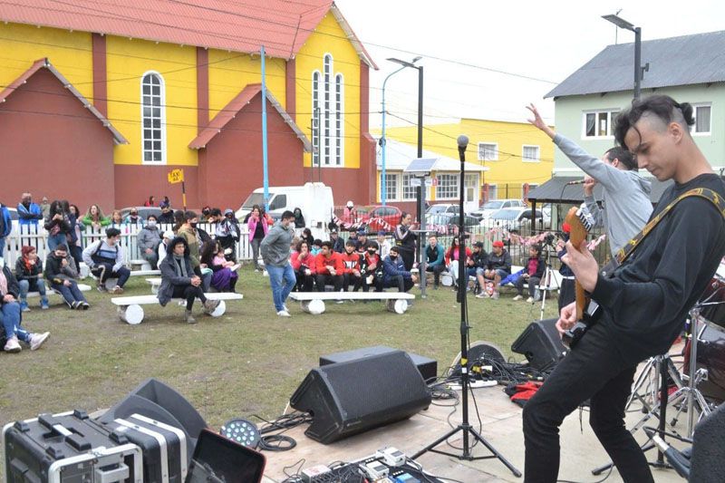 Cientos de vecinos celebraron la llegada de la primavera en el Centro ‘Nueva Argentina’