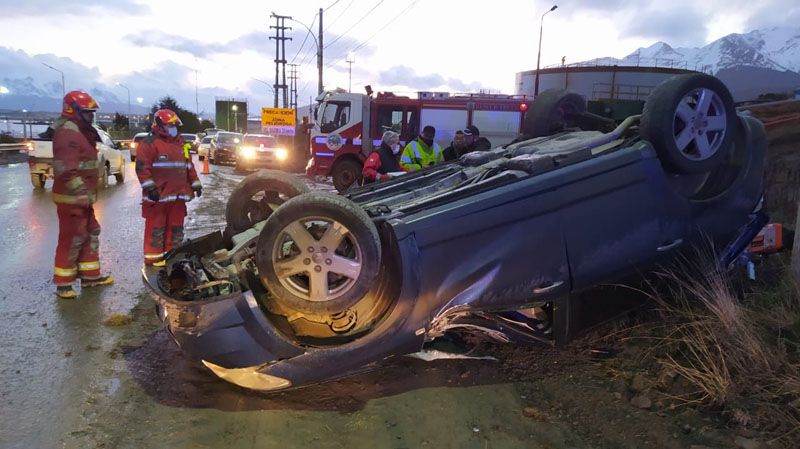 Perdió el control y protagonizó un vuelco en la Planta Orión