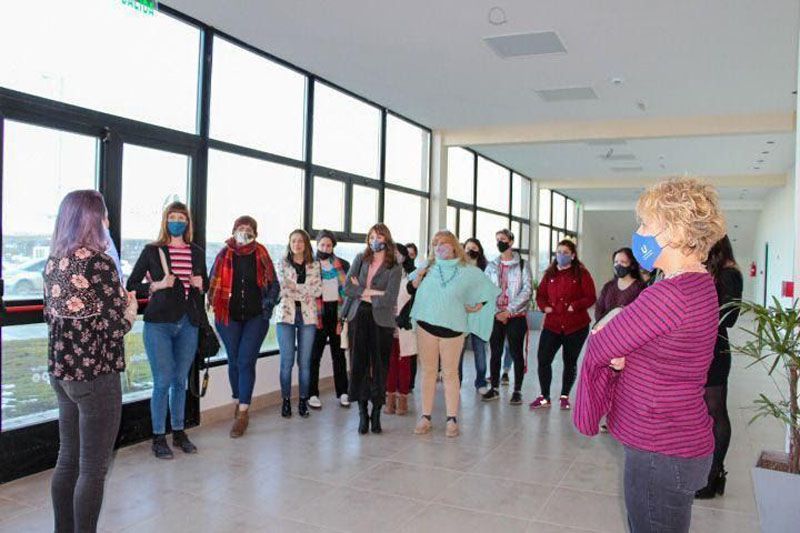 Mujeres artistas de Ushuaia recorrieron la Casa de la Mujer