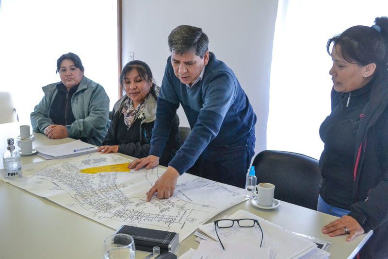Pino se reunió con la nueva Comisión Directiva del barrio Latinoamericano
