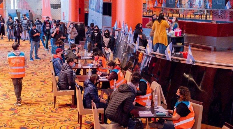  Hoy se vacuna a adolescentes de 15 y la semana próxima a chicos de 11 años 