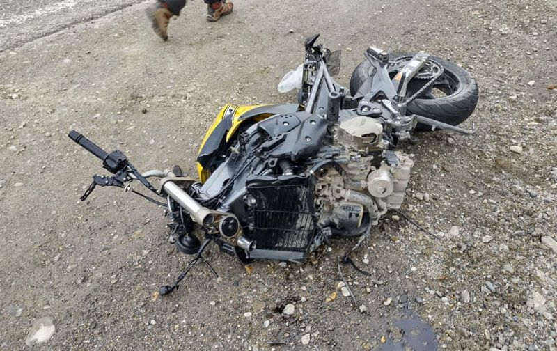 Un motociclista murió tras protagonizar un siniestro vial contra un camión
