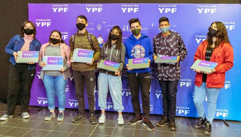 Melella y Vuoto entregaron notebooks