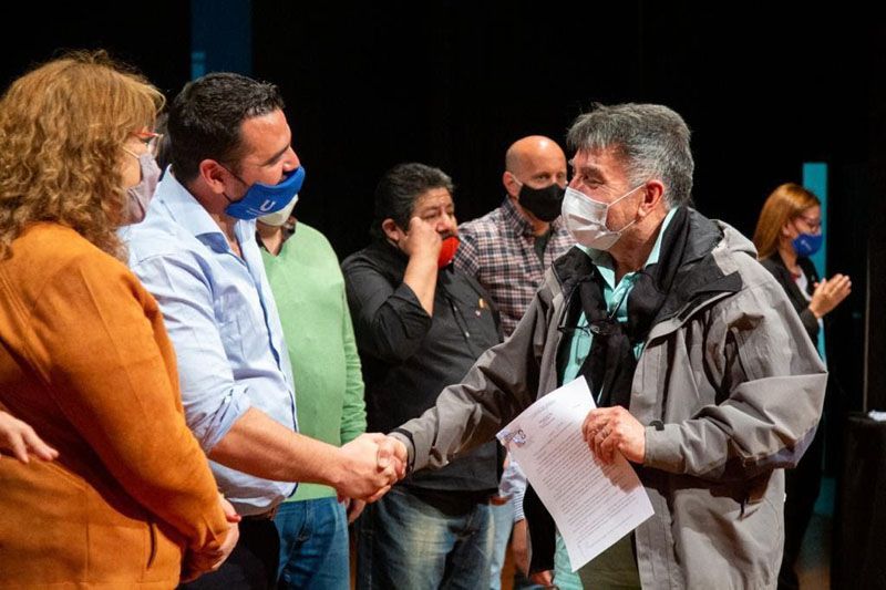 Vuoto entregó a remiseros la titularidad de patentes