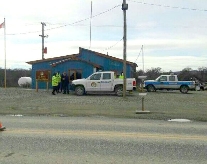 Policía allanado e imputado