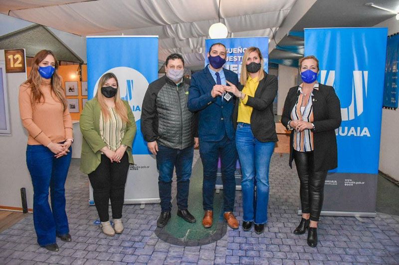 Familias de Ushuaia recibieron viviendas del PROCREAR