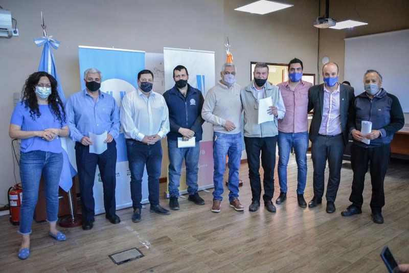 Más remiseros recibieron el decreto de titularidad de sus licencias 