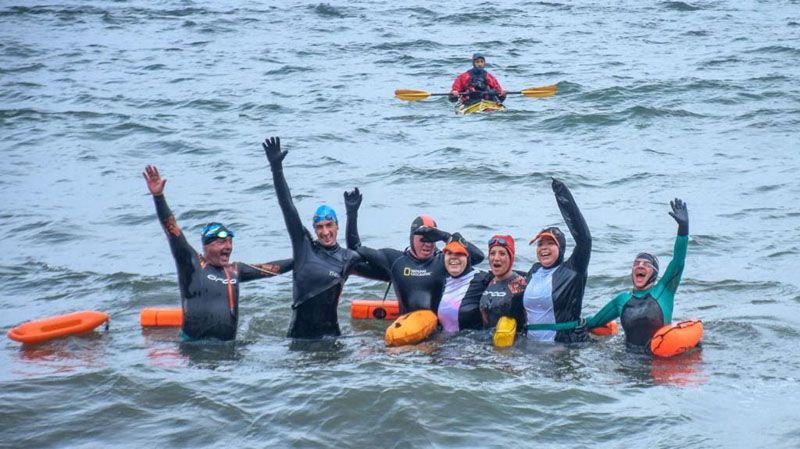 El IMD acompañó el bautismo en aguas frías de nadadores