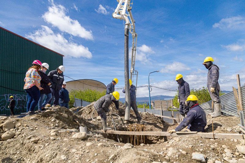 Empezó el hormigonado de la ampliación del Polivalente de Arte Ushuaia