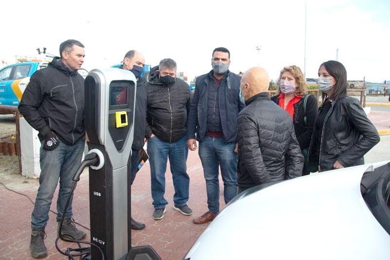 Vuoto inauguró el primer cargador de energía para autos eléctricos