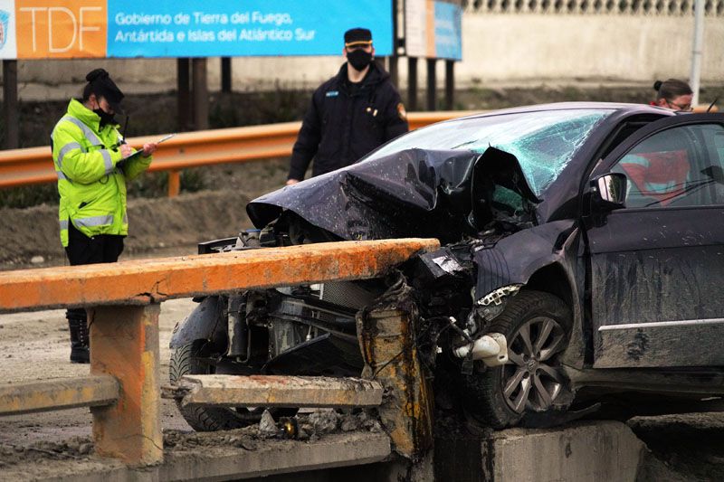 Chocó contra un puente y terminó hospitalizado