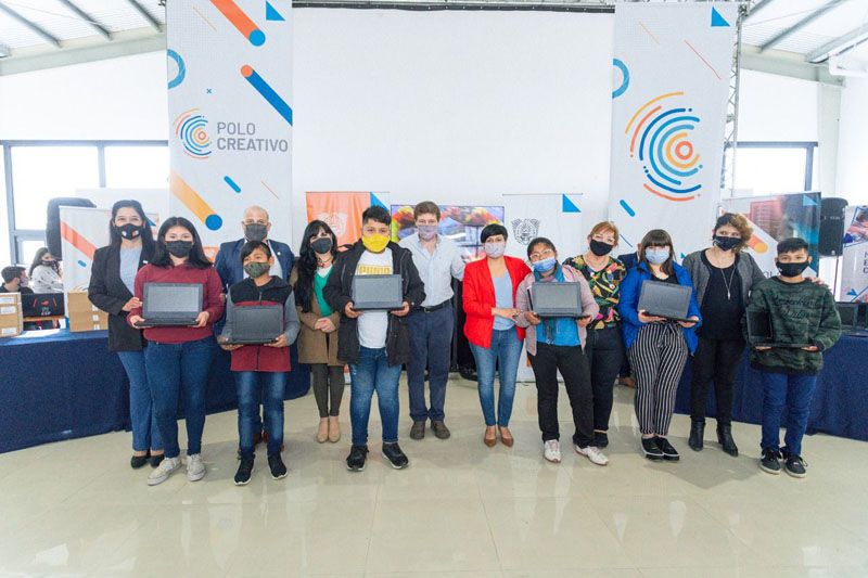 Melella encabezó la entrega de 500 notebooks que serán distribuidas en toda la provincia 