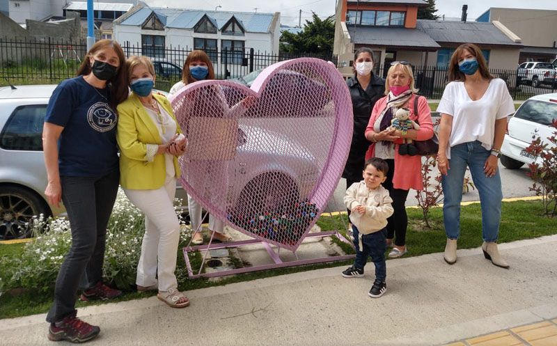 LUCCAU instaló un corazón solidario para recolección de tapitas plásticas