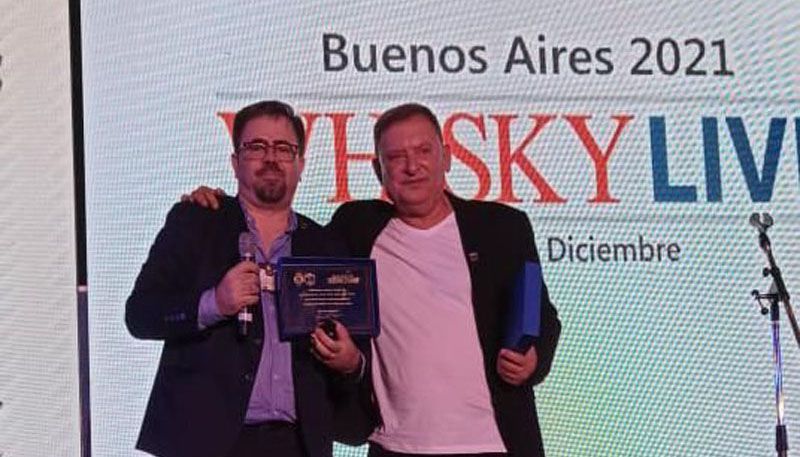 Entregaron reconocimiento al Club del Whisky Ushuaia